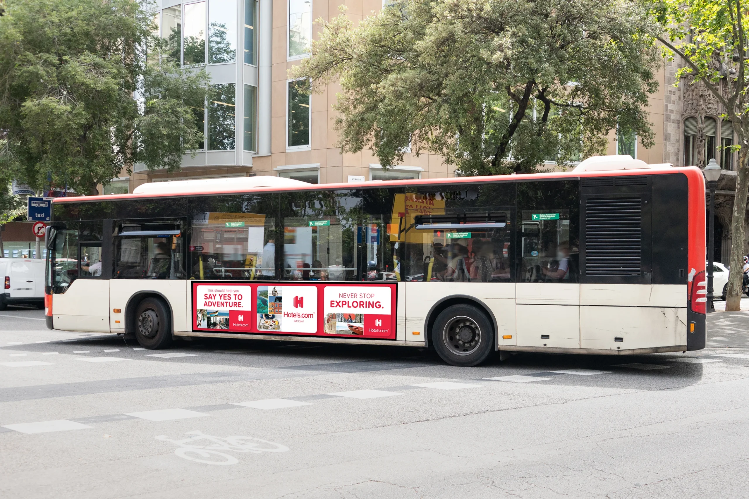 Hotels.com bus signage